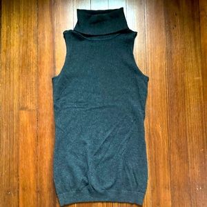 Minnie Rose Sleeveless Turtleneck sweater. XS